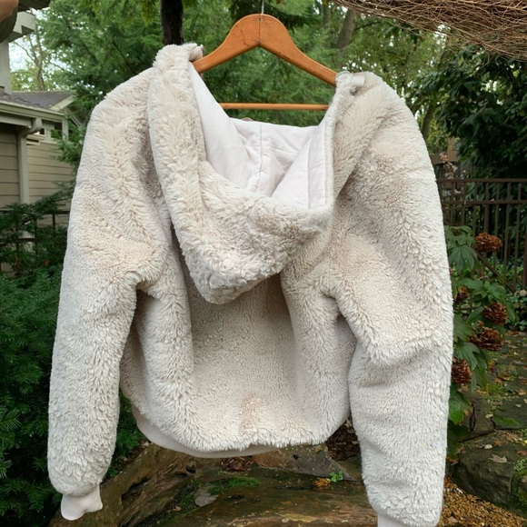 Women’s faux-fur jacket/hoodie - Picture 3 of 3